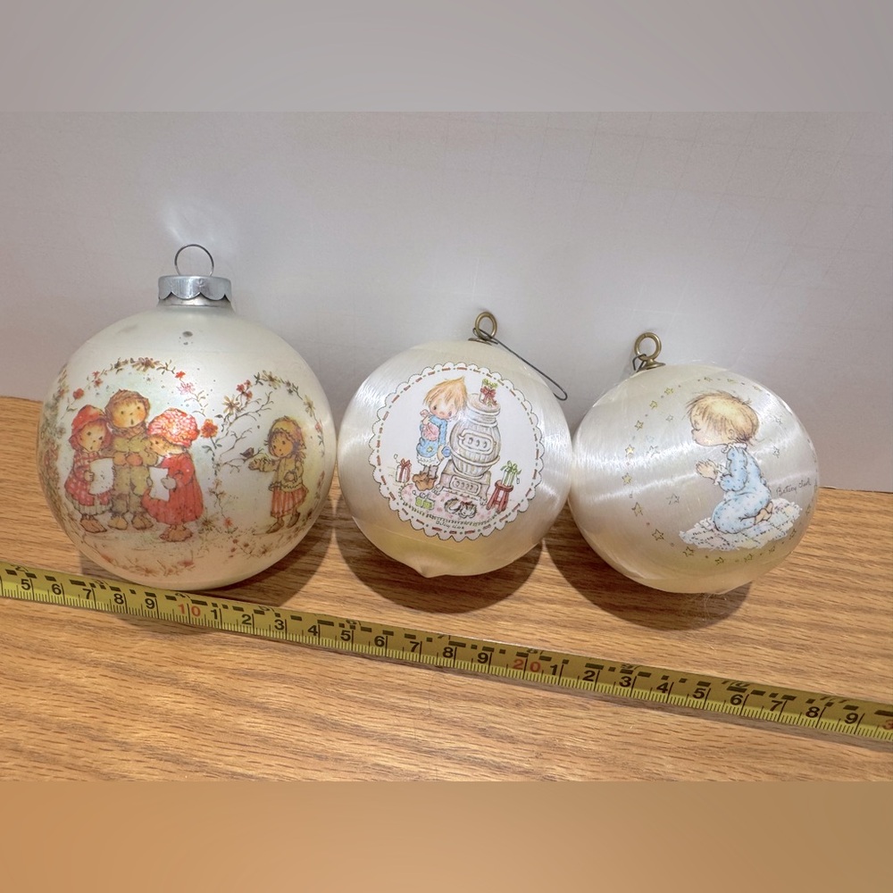 Vintage hallmark Ornament bulbs dated 1974, 1975, 1976